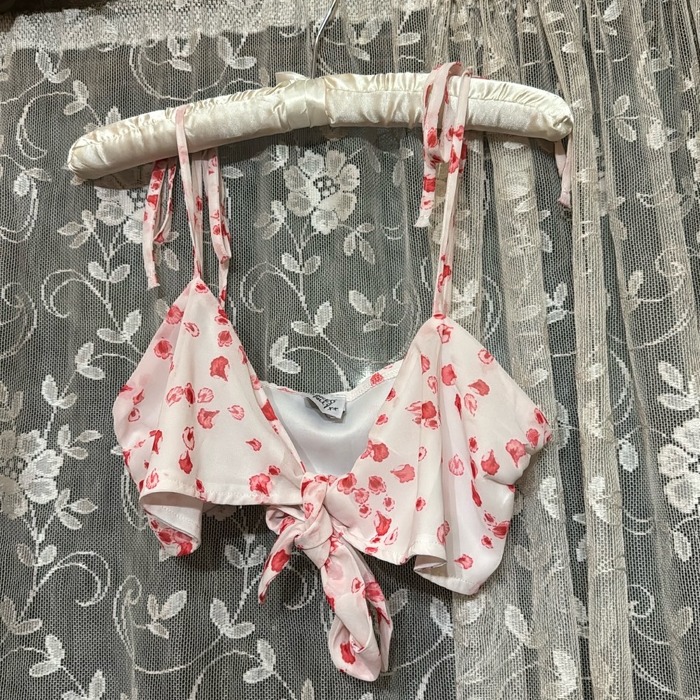 Princess Polly brand new without tags US size 6 (m) spaghetti strap silky